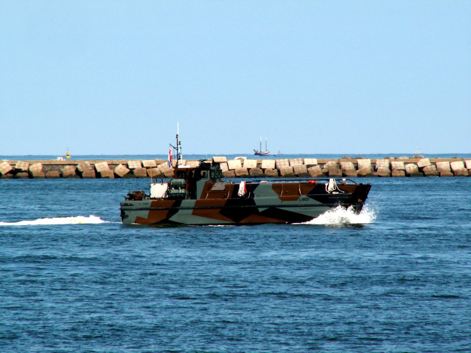 L 9537 LCPV MK III at IJmuiden, Port of Amsterdam, Holland 16Aug05