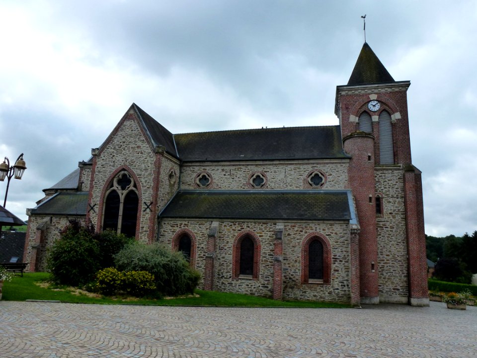 La Neuville-aux-Joûtes (Ardennes) église 02