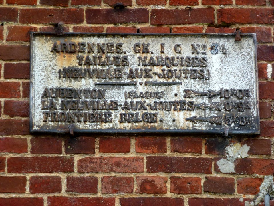 La Neuville-aux-Joûtes (Ardennes) old road sign at hamlet Tailles Marquises