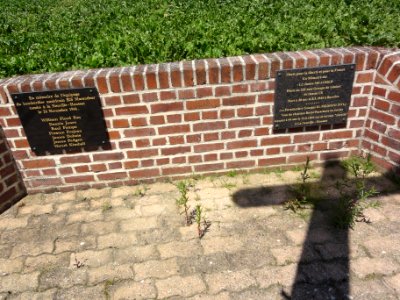 La Neuville-Housset (Aisne) monument aux morts plaques