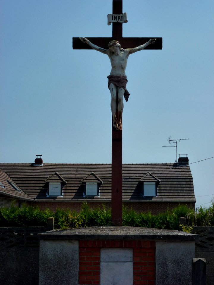 La Neuville (Nord, Fr) croix de cimetière