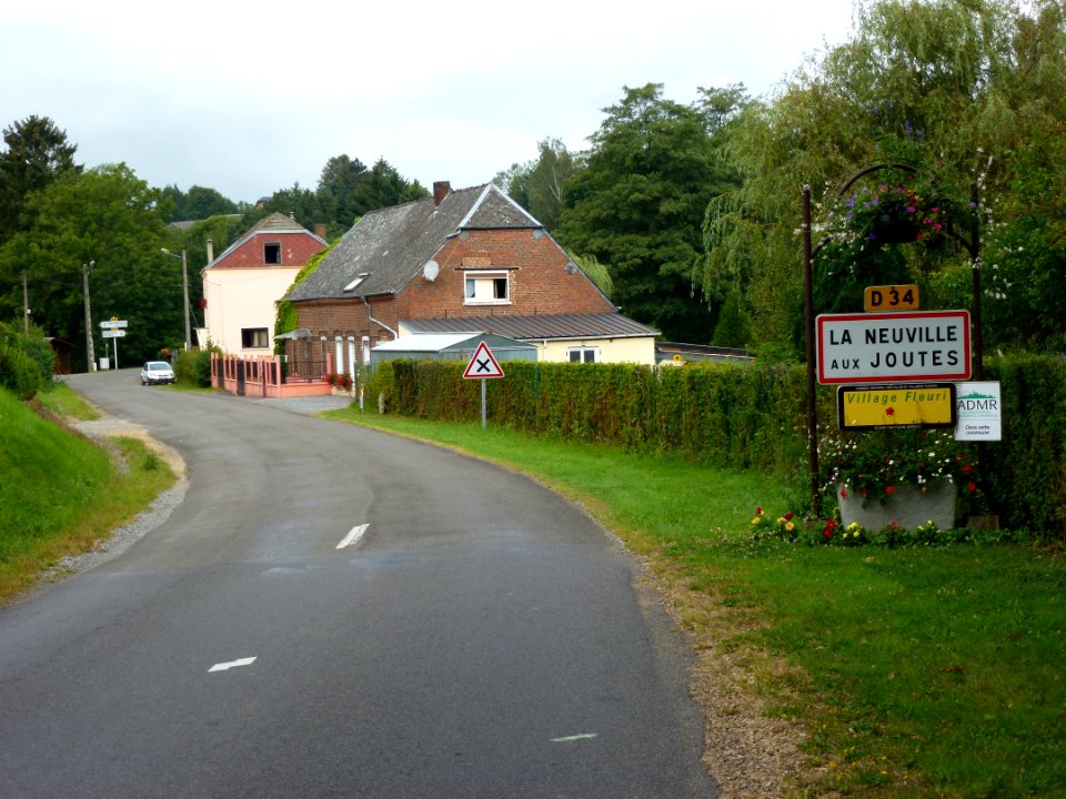 La Neuville-aux-Joûtes (Ardennes) city limit sign