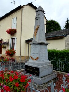 La Neuville-lès-Wasigny (Ardennes) monument aux morts