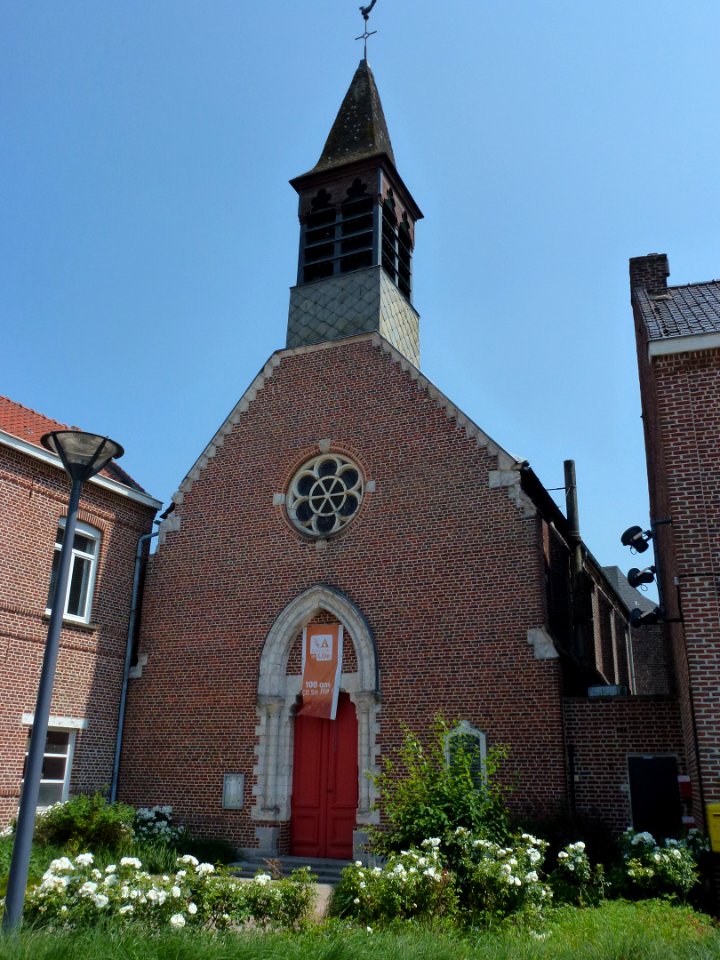 La Neuville (Nord, Fr) église 01