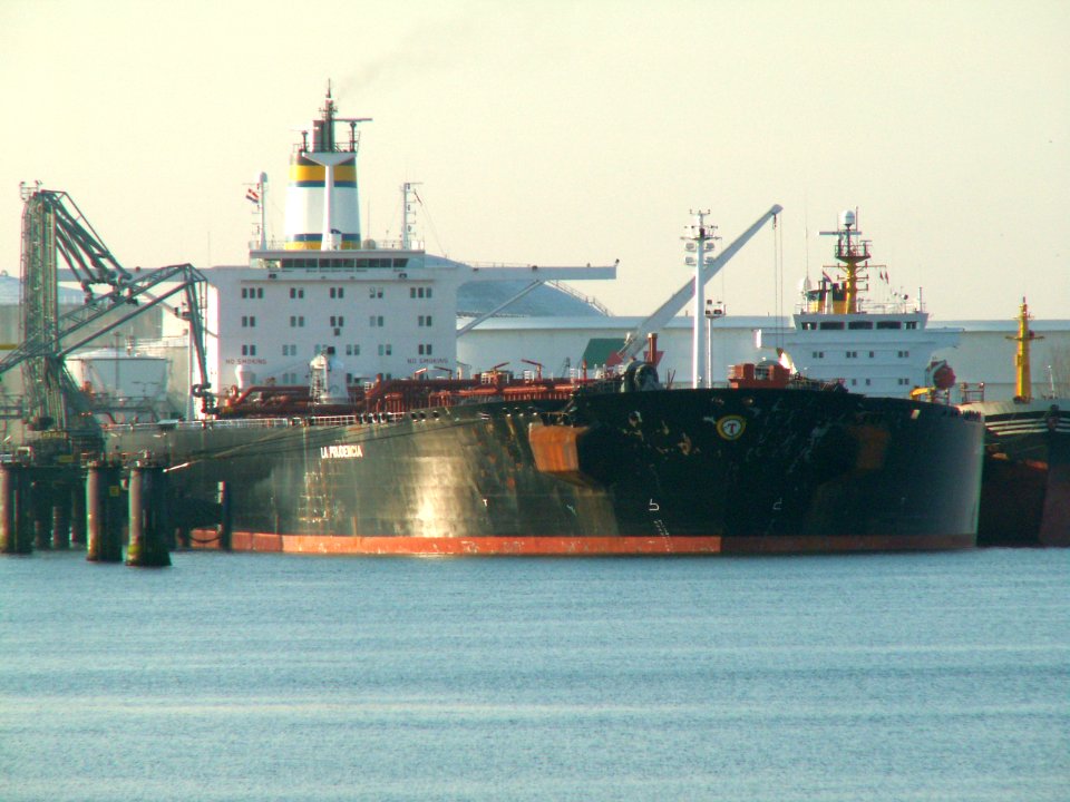 LA prudencia p2 at the '5e Petroleumhaven', Port of Rotterdam, Holland 01-Jan-2005