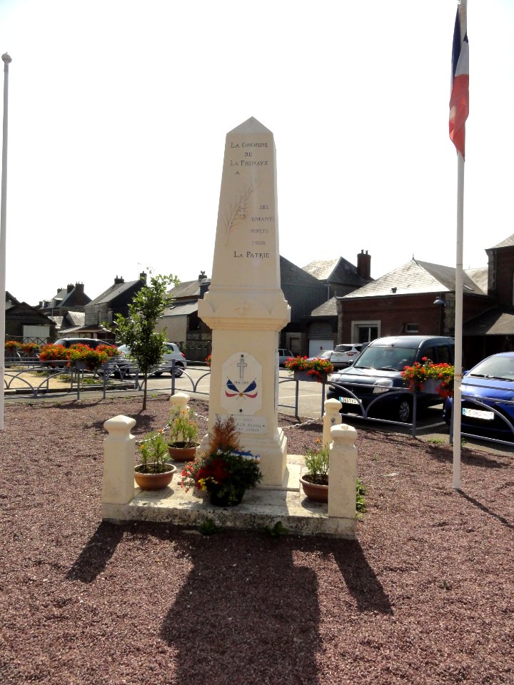 La Frénaye (Seine-Mar.) monument aux morts