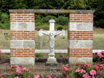 La Folletière (Seine-Mar.) croix, souvenir église disparue (01)