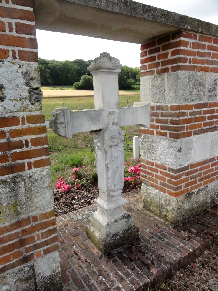 La Folletière (Seine-Mar.) croix, souvenir église disparue (02)