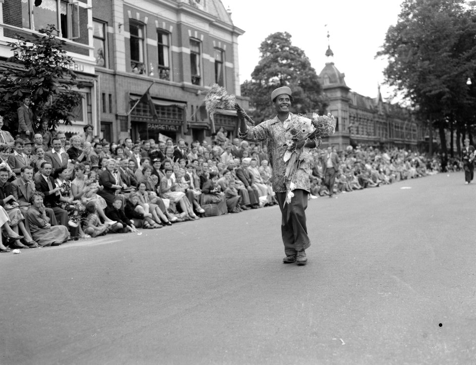 Laatste dag vierdaagse Nijmegen, aankomst lopers, Bestanddeelnr 907-2566