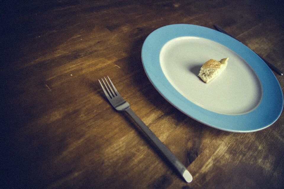 Knife minimalism plate