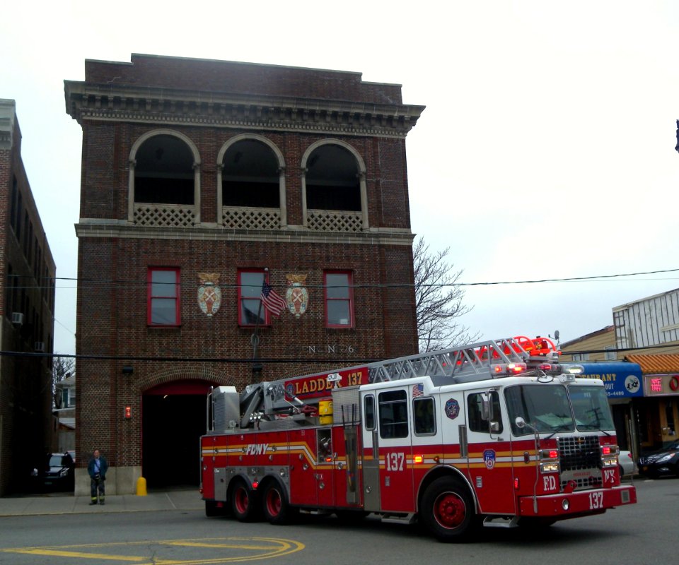 Ladder 137 backing in B116 jeh