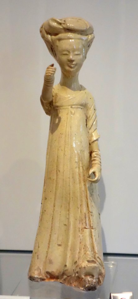 Ladies with coiffure fastened by comb, lady 1, China, Tang dynasty, 618-907, glazed earthenware - Royal Ontario Museum - DSC04126
