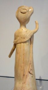 Ladies with coiffure fastened by comb, lady 2, China, Tang dynasty, 618-907, glazed earthenware - Royal Ontario Museum - DSC04129