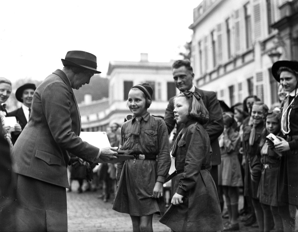 Lady Baden Powell bij Prinses Beatrix, Bestanddeelnr 901-9313