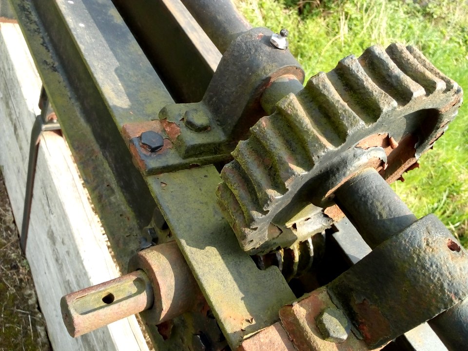 Lachengraben, Wehr östlich von Spöck (3)