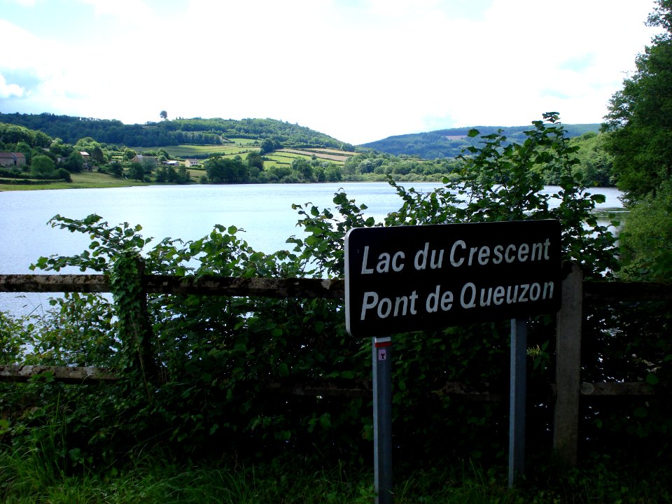 Lac du Crescent au Pont de Queuzon