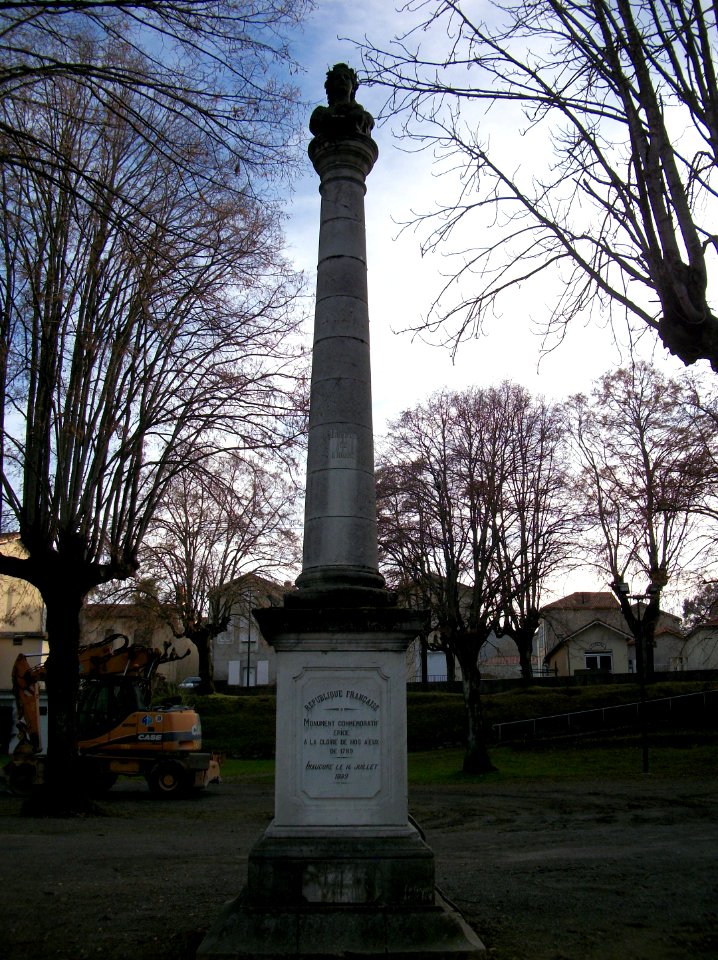 Labarthe-Rivière Colonne de la République