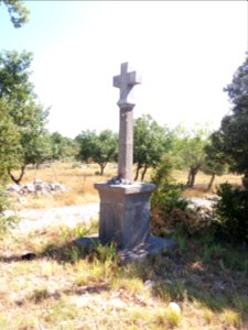 Labeaume - Croix avec cailloux