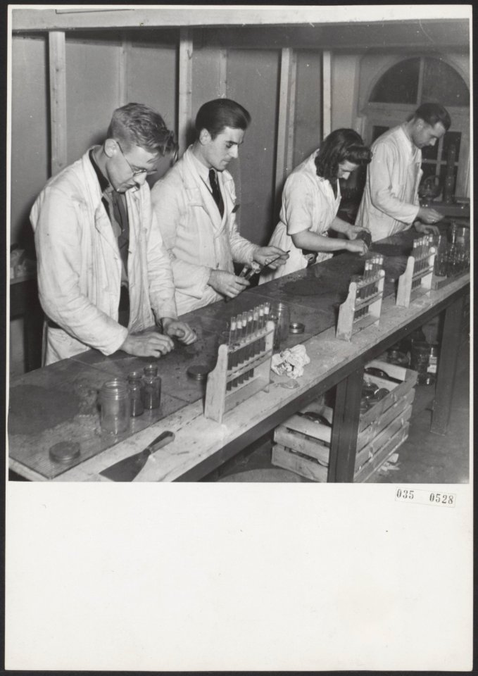 Laboratoria, wetenschappelijk onderzoek, landbouw, Bestanddeelnr 035-0528