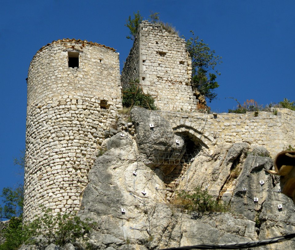 La Roche-sur-le-Buis Château 2