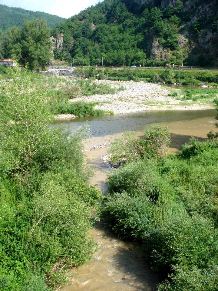 La Sumène (rivière, Haute-Loire) débouchant à Peyredeyre dans la Loire