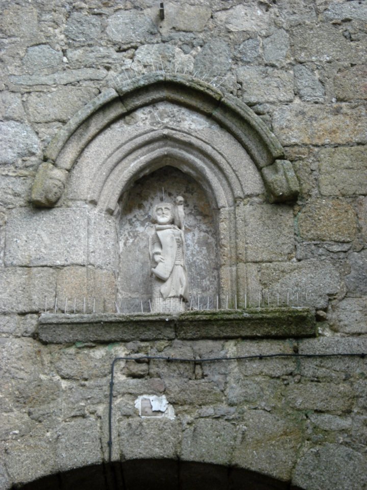 La Souterraine (Creuse, Fr),statuette sur la porte St.Jean