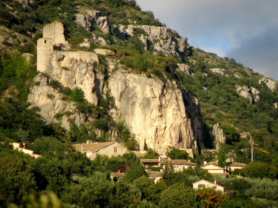 La Roche-sur-le-Buis Château 1