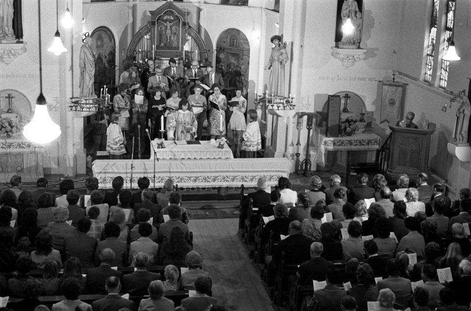 Laatste mis in kerk te Ruygoord, mis wordt opgedragen in kerk, Bestanddeelnr 926-5618