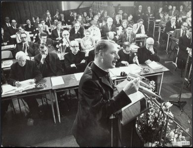 Laatste dag Pastoraal Concilie in Noordwijkerhout. Priester A. Simonis aan het w, Bestanddeelnr 119-0654