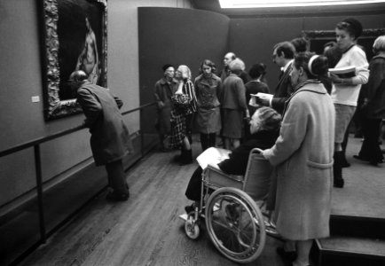 Laatste dag van Rembrandt-tentoonstelling in Rijksmuseum Amsterdam. Bezoekers in, Bestanddeelnr 923-0624