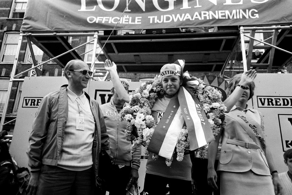 Laatste etappe Olympias tour finish in Van Surindenstraat , Amsterdam, Bestanddeelnr 923-5246