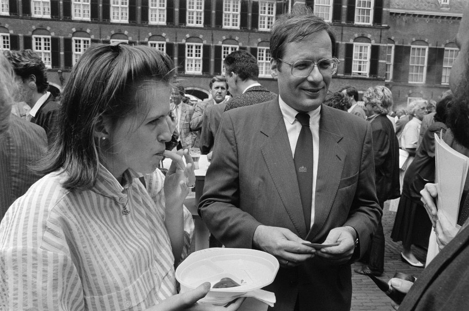 Laatste dag voor het zomerreces voor de Tweede Kamer barbecue op Binnenhof, mi, Bestanddeelnr 934-0265