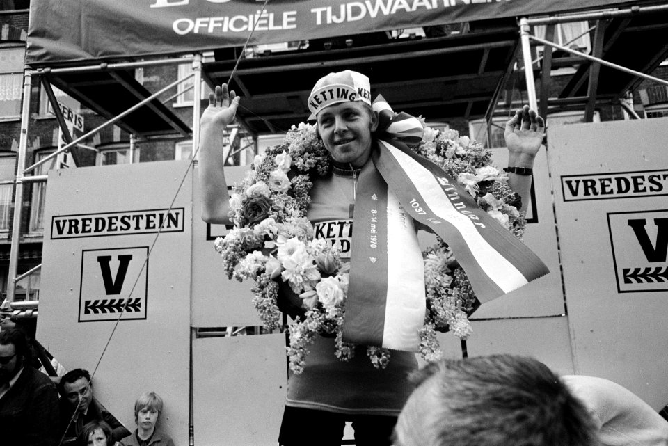 Laatste etappe Olympias tour finish in Van Surindenstraat , Amsterdam winnaar, Bestanddeelnr 923-5241