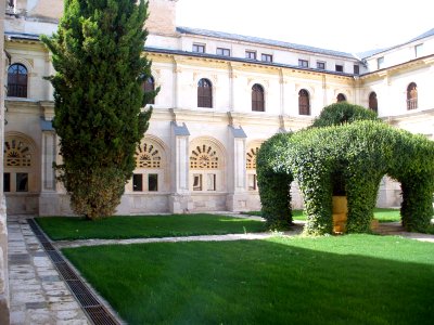 La Vid - Monasterio de Santa Maria, claustro 06