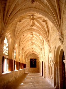 La Vid - Monasterio de Santa Maria, claustro 05