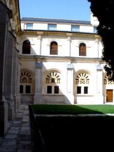 La Vid - Monasterio de Santa Maria, claustro 04