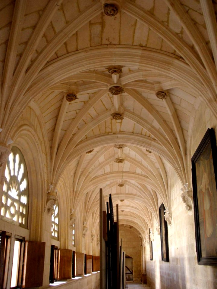 La Vid - Monasterio de Santa Maria, claustro 02