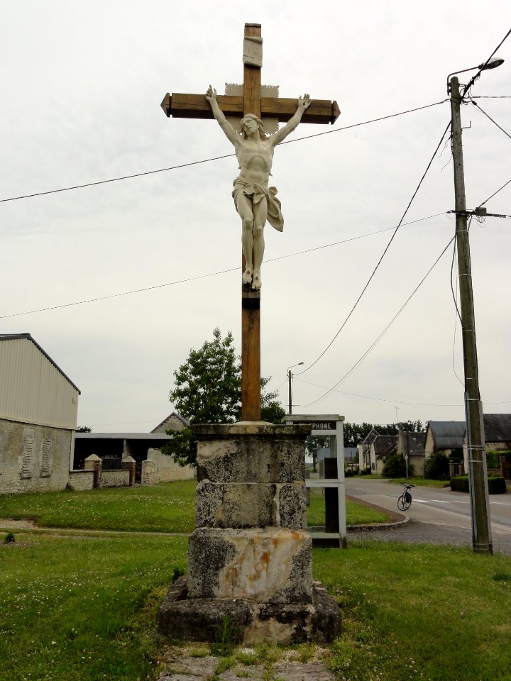 La Ville-aux-Bois-lès-Dizy (Aisne) croix de chemin, centre