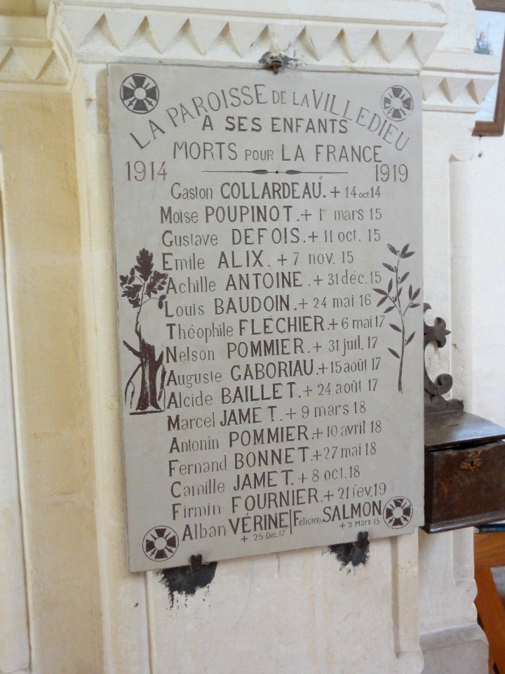 La Villedieu (Charente-Maritime) plaque monument aux morts dans l'église