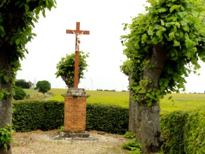 La Ville-aux-Bois-lès-Dizy (Aisne) croix de chemin, est