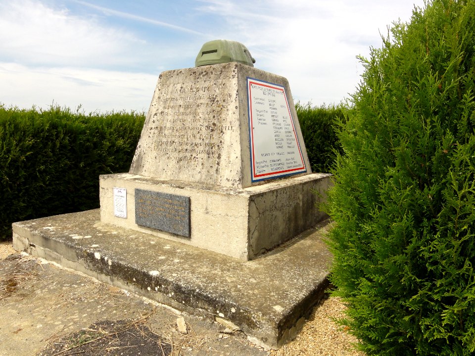 La Ville-aux-Bois-lès-Dizy (Aisne) mémorial char Sampiero-corso, commandant Bescond (02)