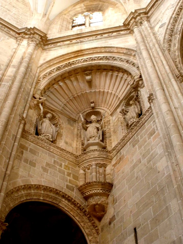 La Vid - Monasterio de Santa María, iglesia 08