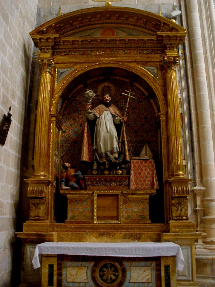 La Vid - Monasterio de Santa María, interior de la iglesia 04
