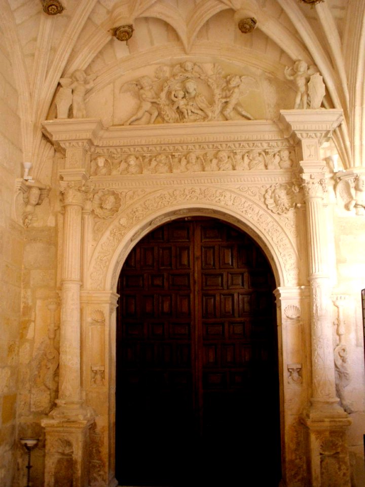 La Vid - Monasterio de Santa María, claustro 05