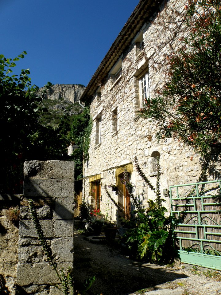 La Roche-sur-le-Buis Vieux bourg 8
