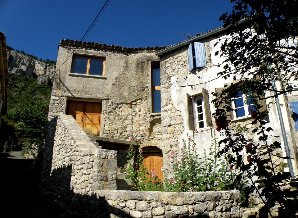 La Roche-sur-le-Buis Vieux bourg 2