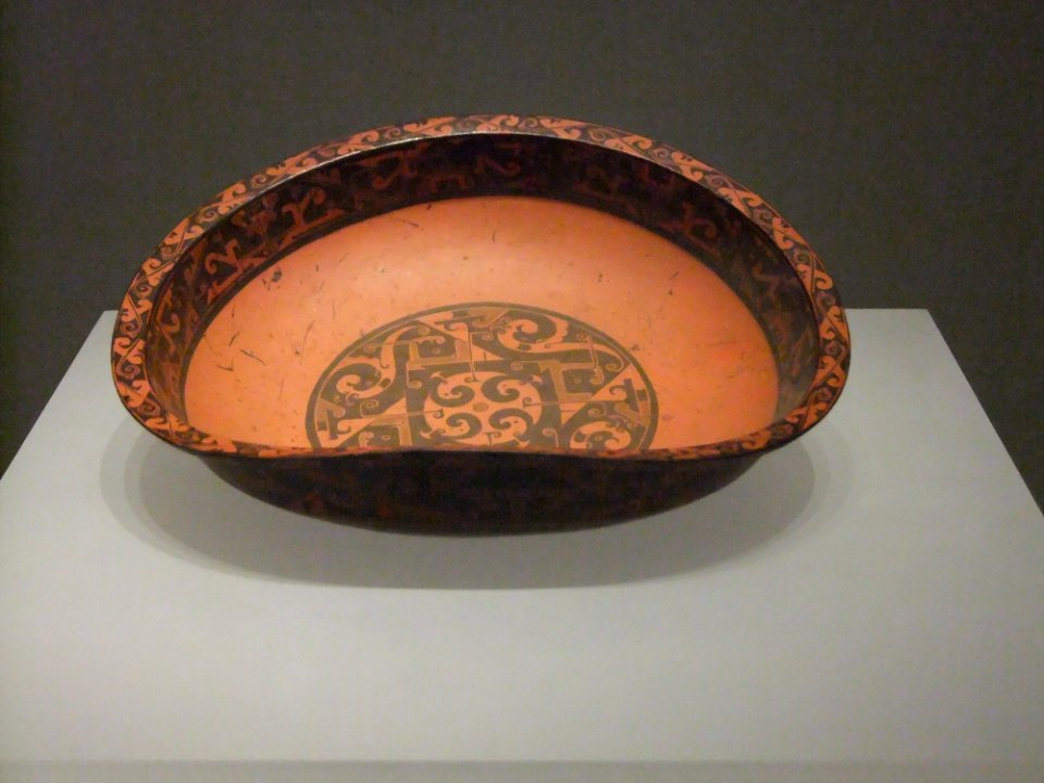 Lacquer tray with Phoenix-like bird pattern, Warring States, Jingzhou Museum