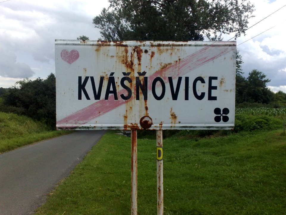 Kvášňovice - vjezd