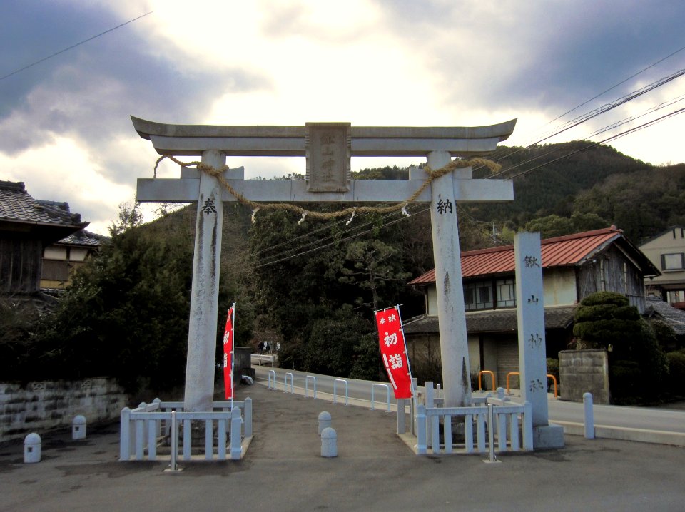 Kuwayama-jinja ishitorii