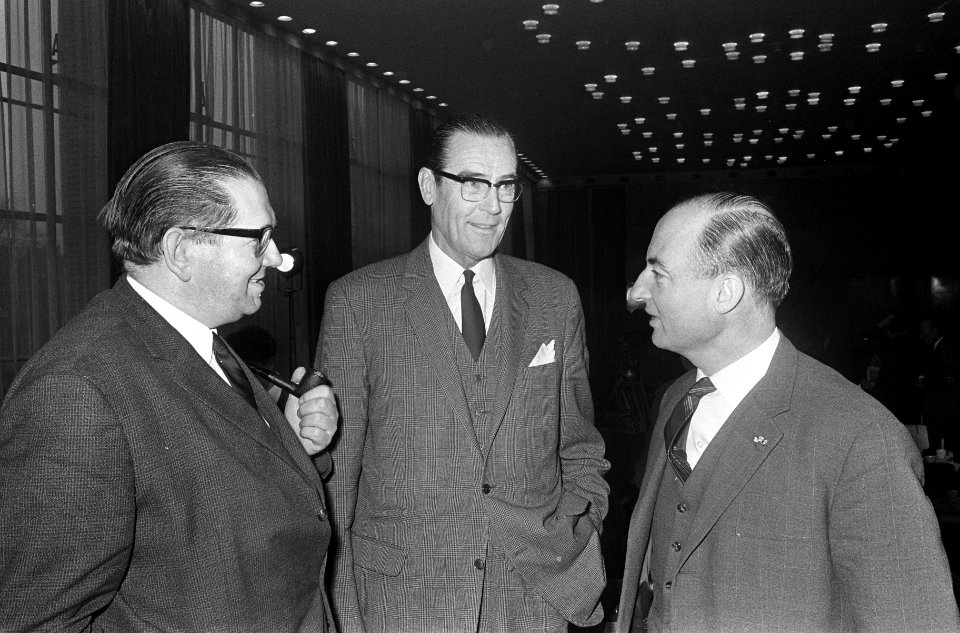 KVP bijeen te Utrecht, v.l.n.r. de heren Perquin, Aalbers en Schmelzer, Bestanddeelnr 919-8465